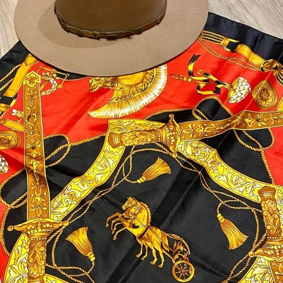 Equestrian vibe Horse scarf/wrap w country vibe - Picture 2 of 10